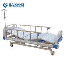 Le lit médical manuel de manivelles de l&#39;hôpital SK014 3 fonctionnent avec des têtes de lit d&#39;ABS